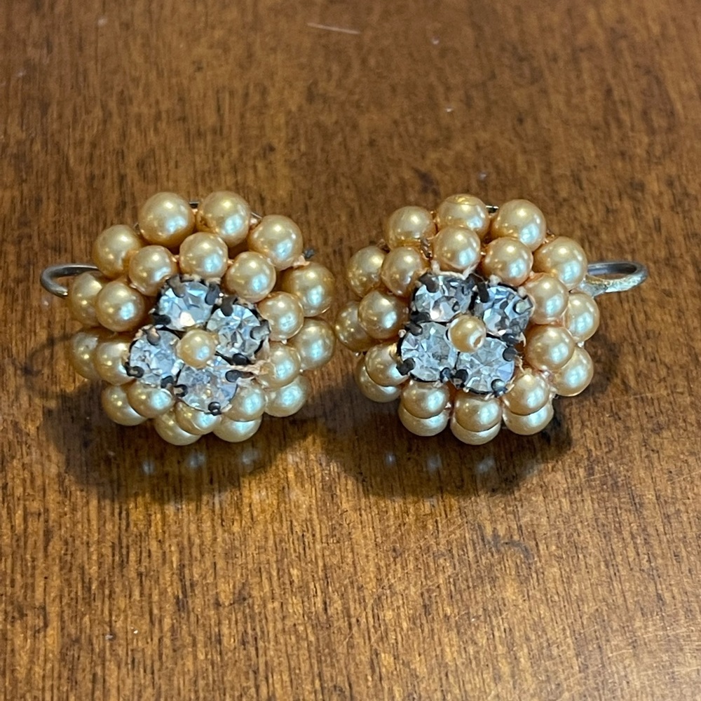 VINTAGE FAUX PEARL & PRONG SET RHINESTONE SCREW-BACK EARRINGS 40’s -50’s ERA